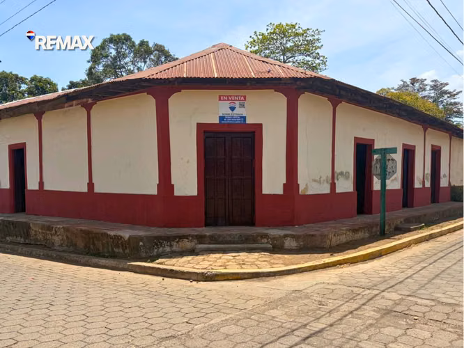 Amplia Casa Esquinera en Malpaisillo, León