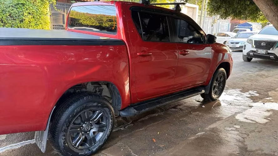 Toyota Hilux automática 2025