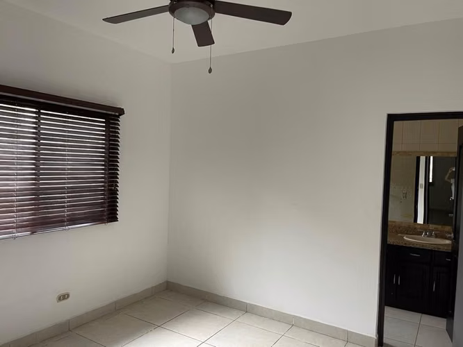 Hermosa Casa en venta o alquiler, Managua