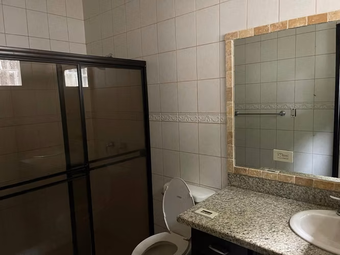 Hermosa Casa en venta o alquiler, Managua