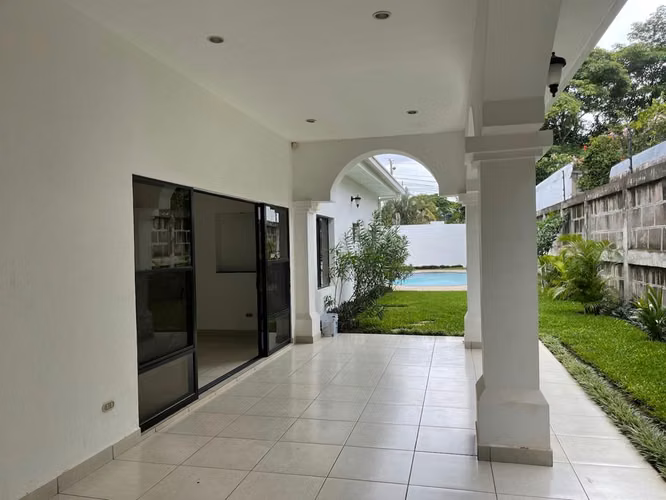 Hermosa Casa en venta o alquiler, Managua