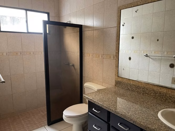 Hermosa Casa en venta o alquiler, Managua