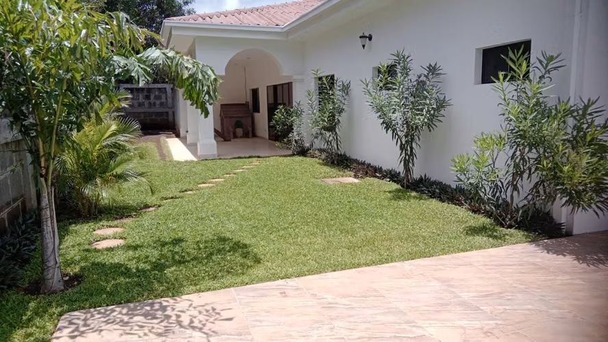 Hermosa Casa en venta o alquiler, Managua