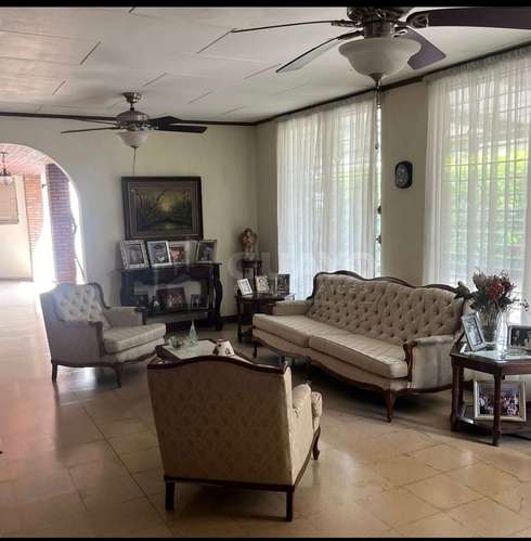 Excelente Casa en venta en Altamira, Managua