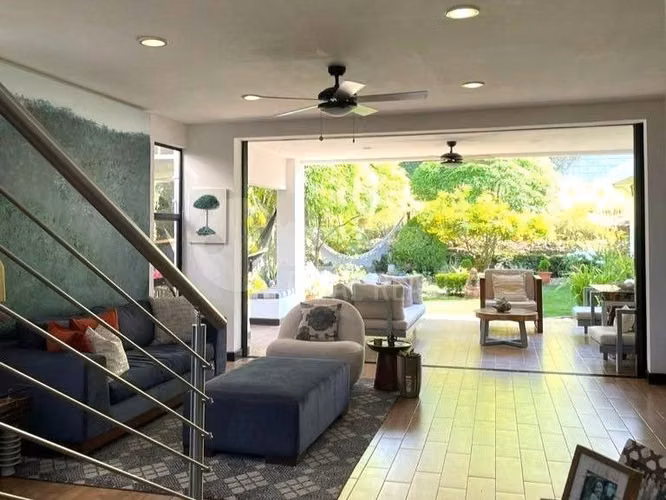 Hermosa Casa en venta en Santo Domingo, Managua
