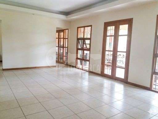 Excelente Casa en venta en Las Cumbres, Managua