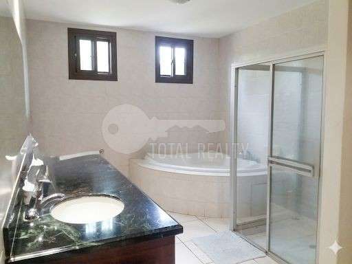 Excelente Casa en venta en Las Cumbres, Managua