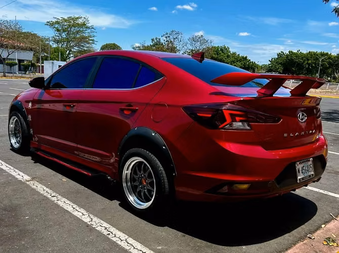 Hyundai Elantra - Imagen 2