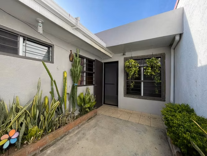 Venta de Casa en residencial San Andrés Managua carretera nueva a León - Imagen 12
