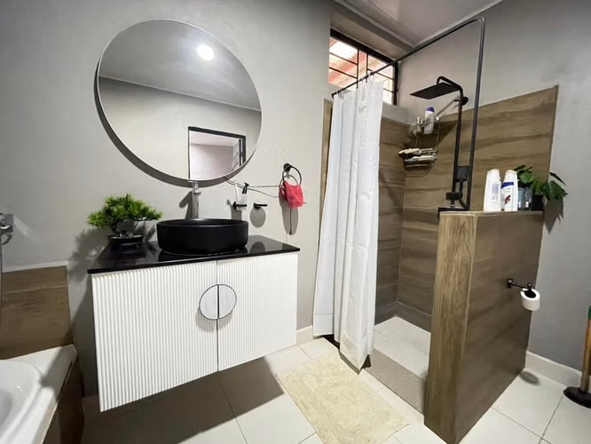 Venta de Casa en residencial San Andrés Managua carretera nueva a León - Imagen 8