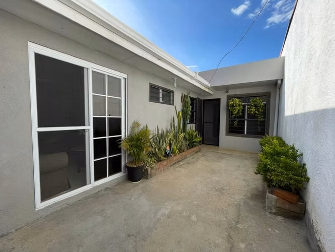 Venta de Casa en residencial San Andrés Managua carretera nueva a León - Imagen 3