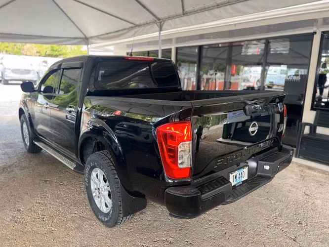 NISSAN NP300 FRONTIER SE AÑO 2025