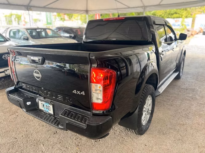 NISSAN NP300 FRONTIER SE AÑO 2025