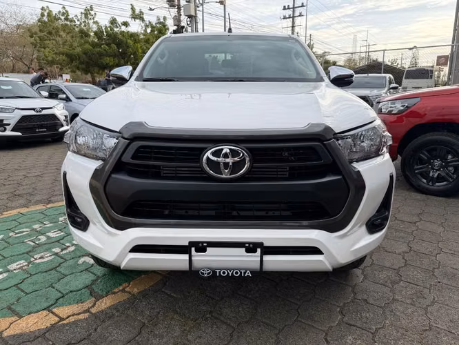 NUEVA DE PAQUETE - Hilux 2026 Mecanica 4x4