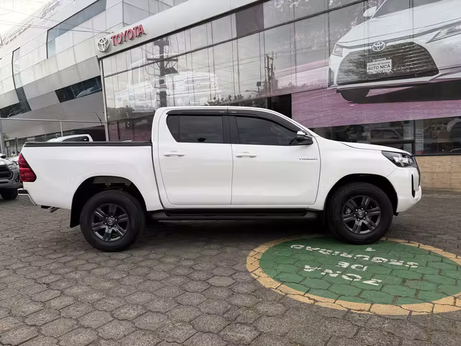 NUEVA DE PAQUETE - Hilux 2026 Mecanica 4x4