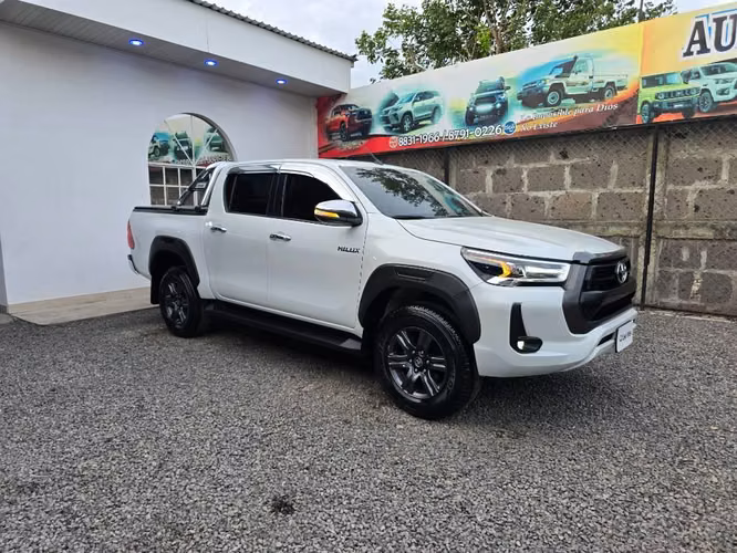 VENDO LINDA TOYOTA HILUX REVO 2024 MECANICA 4*4
