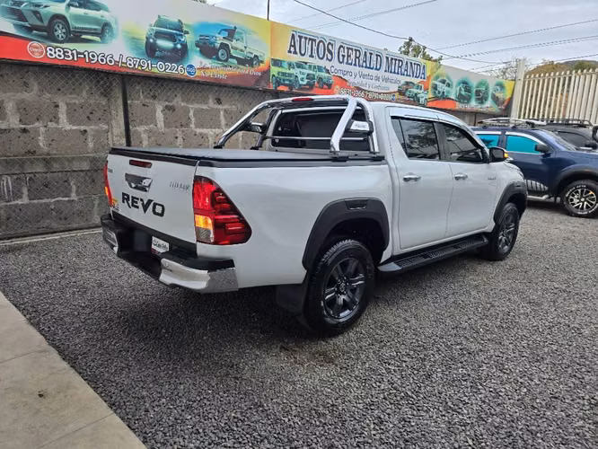VENDO LINDA TOYOTA HILUX REVO 2024 MECANICA 4*4
