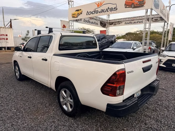 TOYOTA HILUX 4X2 AÑO 2024 - Imagen 4