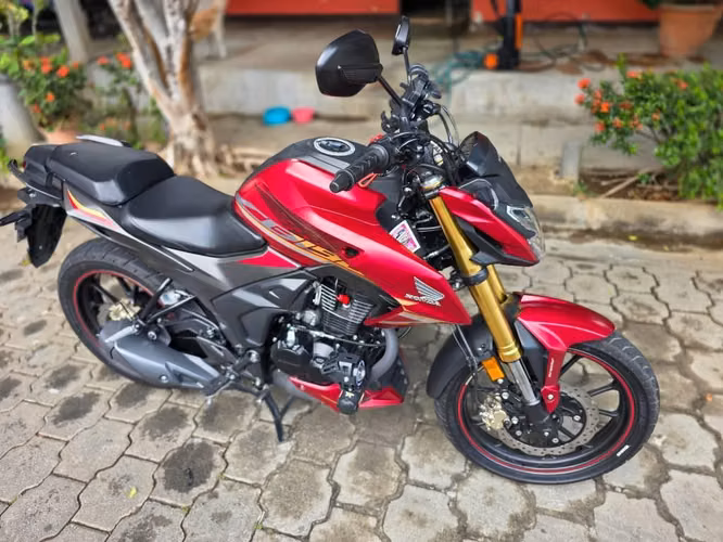 Motocicleta Hinda CB190R SEMINUEVA