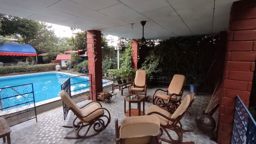 AMPLIA RESIDENCIA CON PISCINA EN LAS COLINAS, AMPLIO TERRENO 2,400 V² - Imagen 5