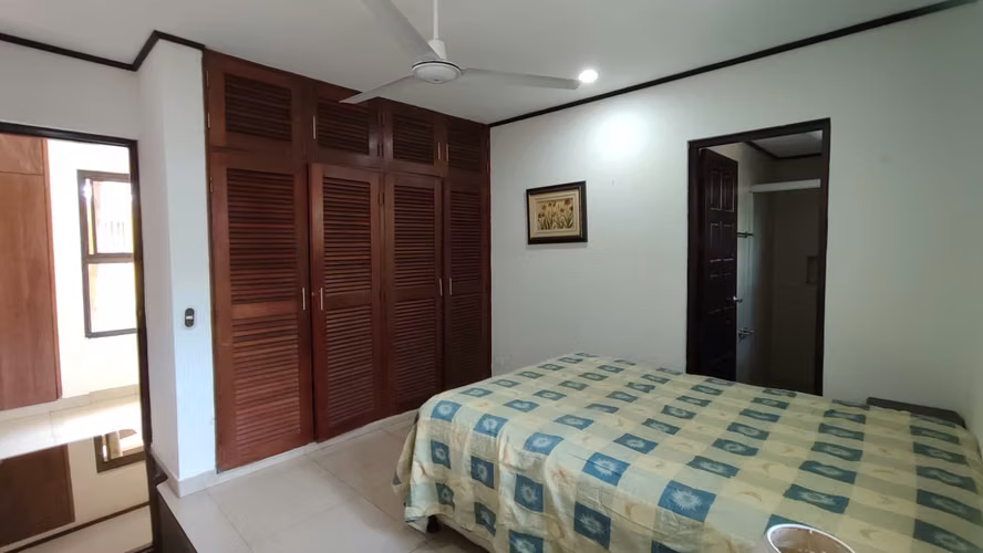 AMPLIA RESIDENCIA CON PISCINA EN LAS COLINAS, AMPLIO TERRENO 2,600 V² - Imagen 15