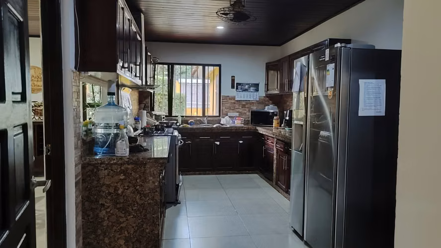 AMPLIA RESIDENCIA CON PISCINA EN LAS COLINAS, AMPLIO TERRENO 2,600 V² - Imagen 7