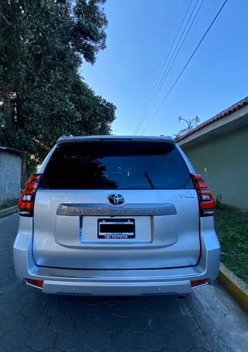 Toyota Land Cruiser Prado TXL automático 2024