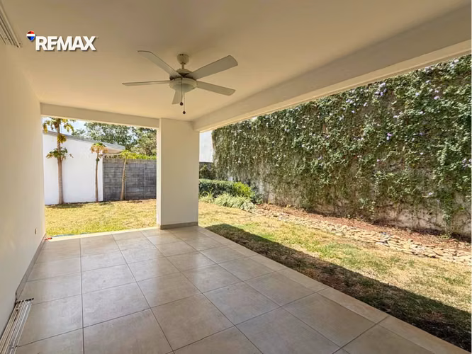 Casa Moderna en Foresta Condominio, Carretera Sur