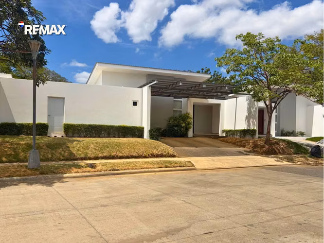 Casa Moderna en Foresta Condominio, Carretera Sur
