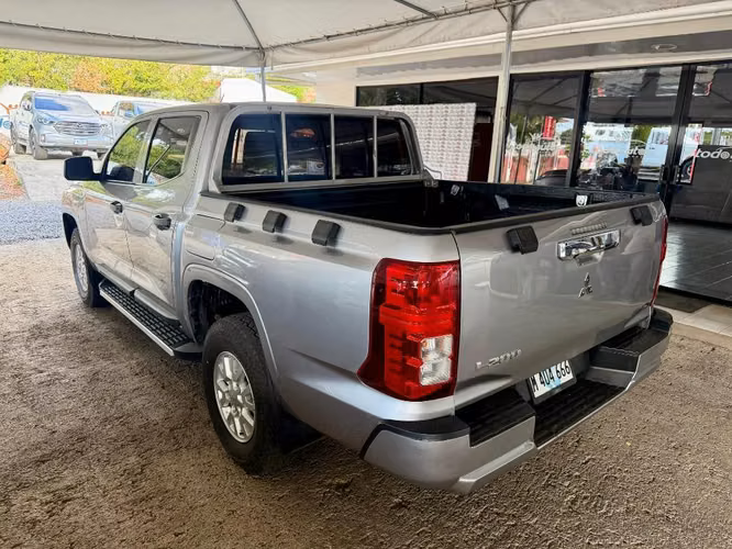 Mitsubishi L200 GLX año 2025 - Imagen 2