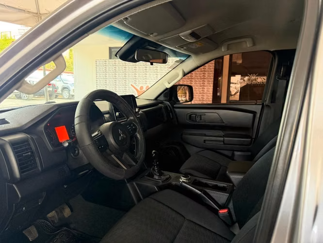 Mitsubishi L200 GLX año 2025 - Imagen 5