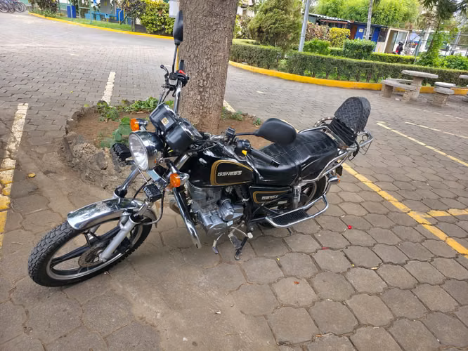 Motocicleta Genesis, GE150-6