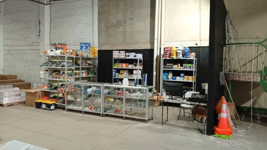  CIERRE DE FERRETERÍA – SE VENDE NEGOCIO COMPLETO 