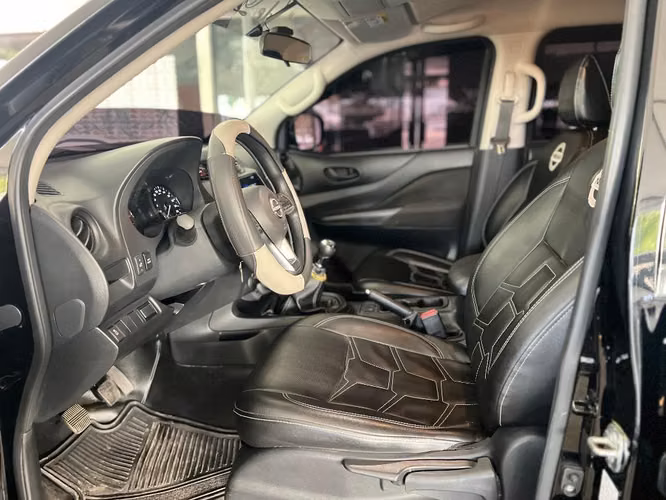 Nissan Frontier año 2025 Intermedia