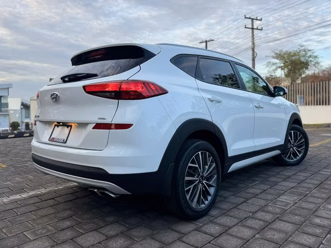 HYUNDAI TUCSON 4X4 2021 - COMO NUEVA - Imagen 4