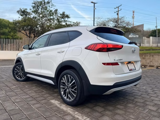 HYUNDAI TUCSON 4X4 2021 - COMO NUEVA - Imagen 3
