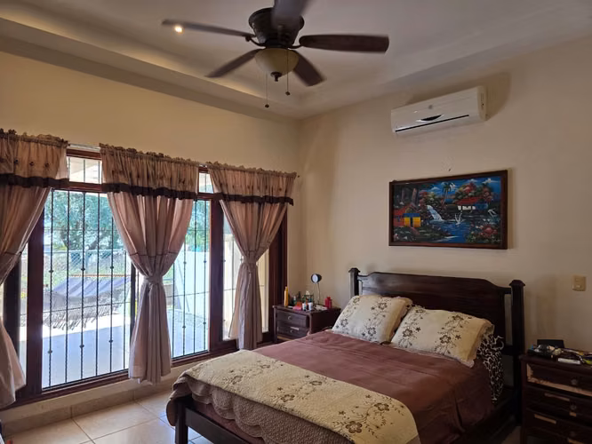  ¡TU CASA A PASOS DEL MAR TE ESTÁ ESPERANDO! 