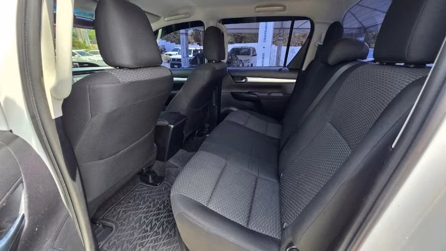 Toyota Hilux SR año 2025