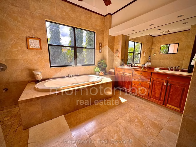 Casa en Venta Carretera Sur, Managua