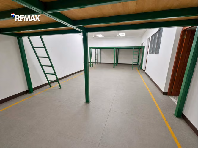 Oficina con Bodega en Los Robles