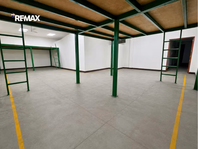 Oficina con Bodega en Los Robles