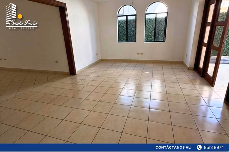Exclusiva residencia en venta en Santo Domingo-LL 