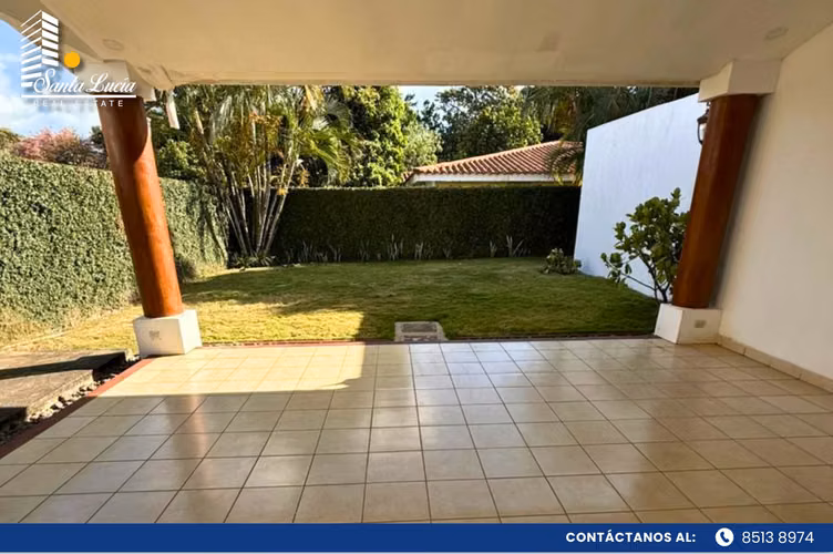 Exclusiva residencia en venta en Santo Domingo-LL 