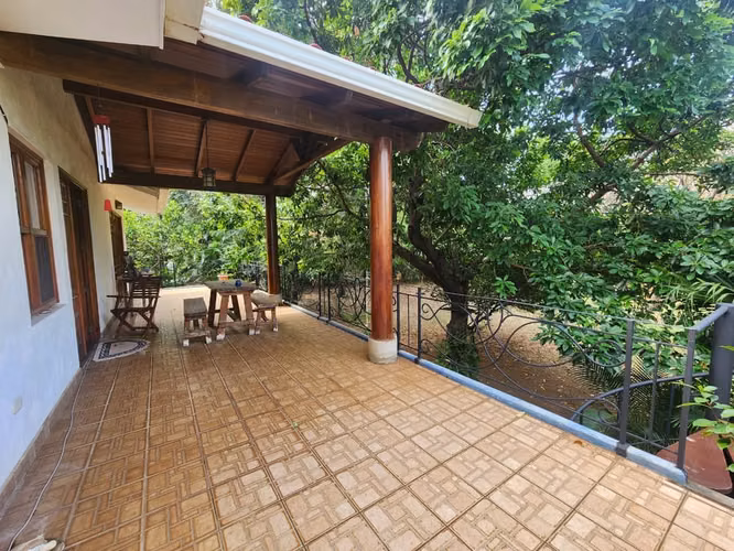 KW - Venta, hermosa casa en Carretera Sur