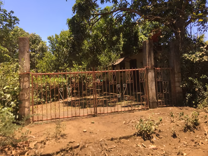 Venta de Terreno esquinero con casa en Carretera a Masaya