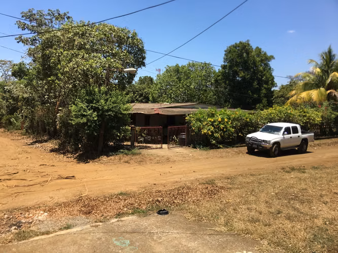 Corner lot with house for sale on the Masaya Highway