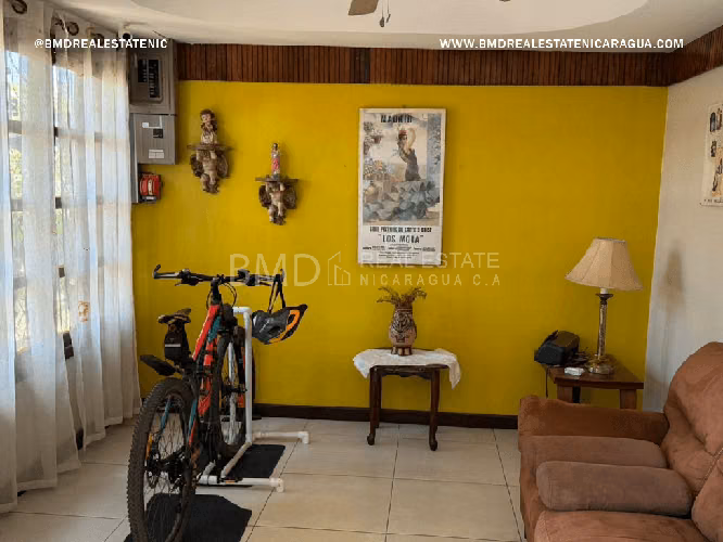 Venta de casa totalmente remodelada en Colonia Centroamérica 5382