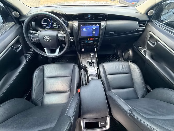 Toyota Fortuner SRV año 2026