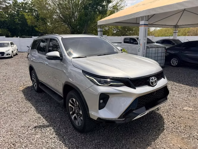 Toyota Fortuner SRV año 2026