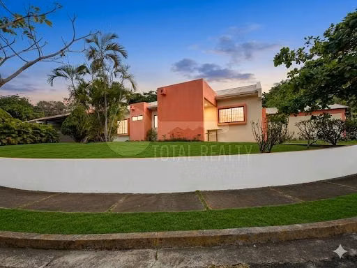Hermosa Casa en venta en Villa Fontana, Managua